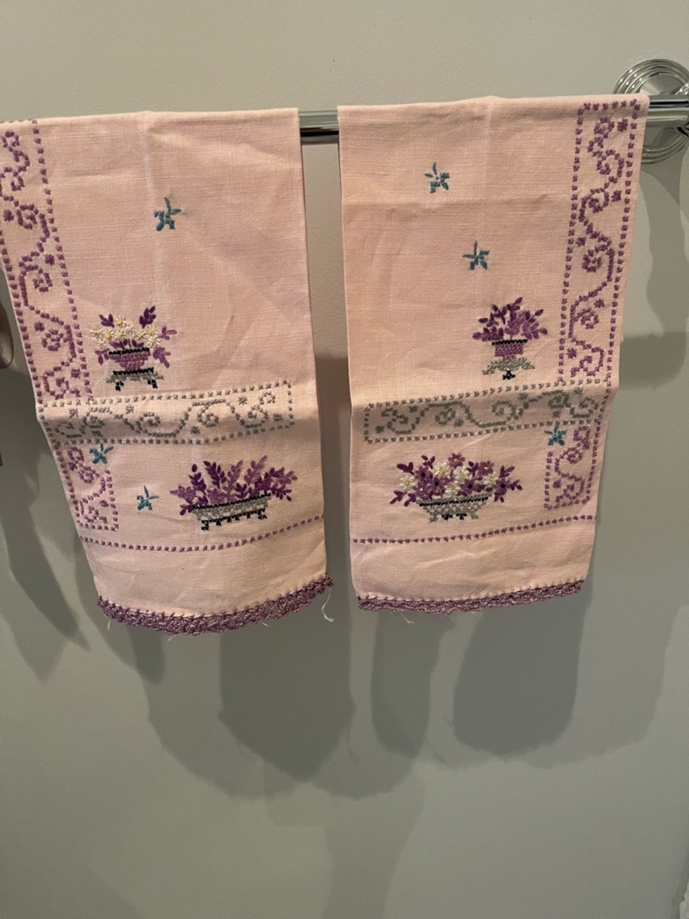 Vintage Embroidered Floral Decorative Guest Hand Towel Set of 2 Pink & Lavender